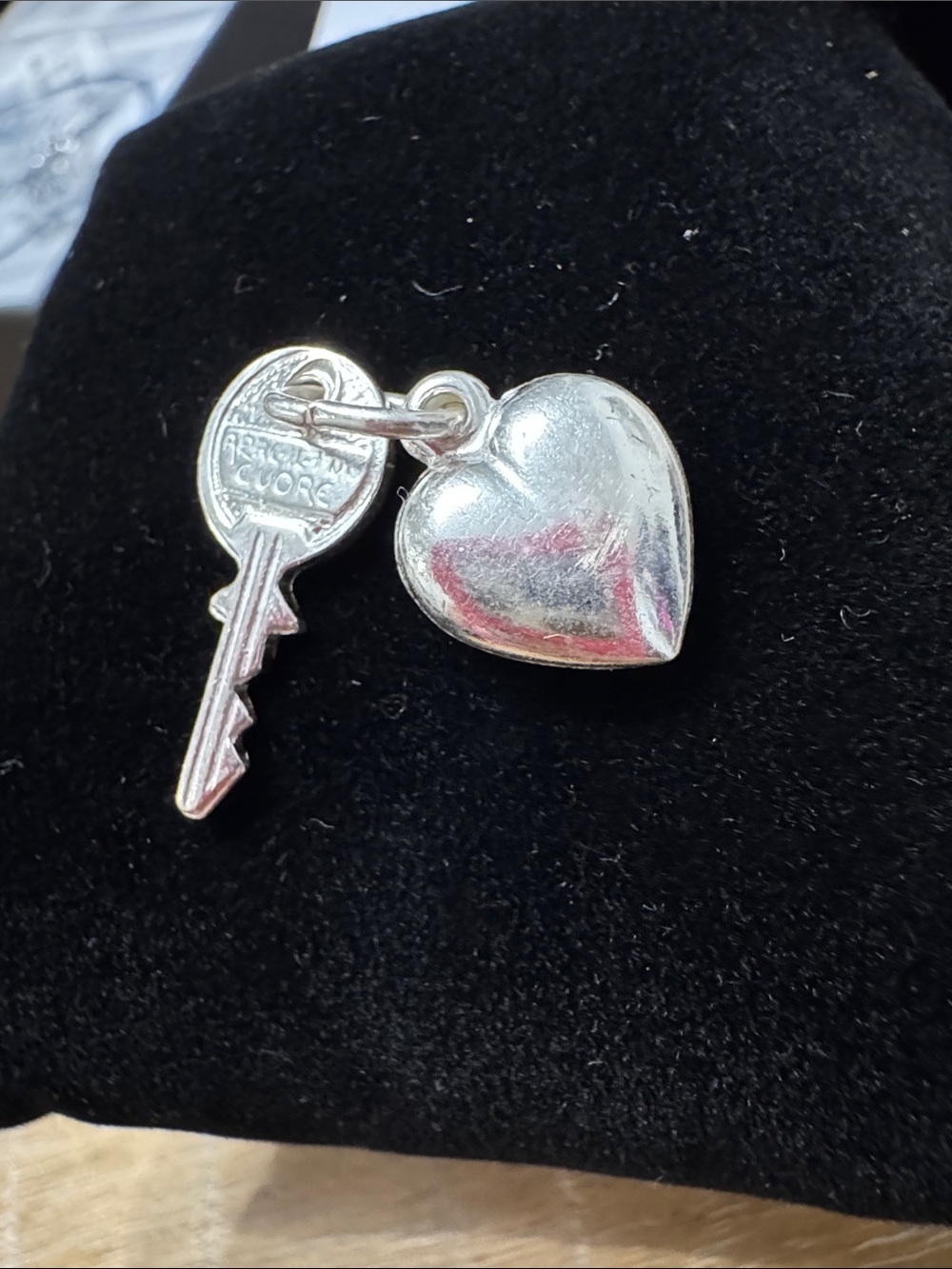 Sterling Silver 925 Heart and Key Charm Pendant - ‘ In Cuore ‘ (in the heart) - Picture 4 of 5